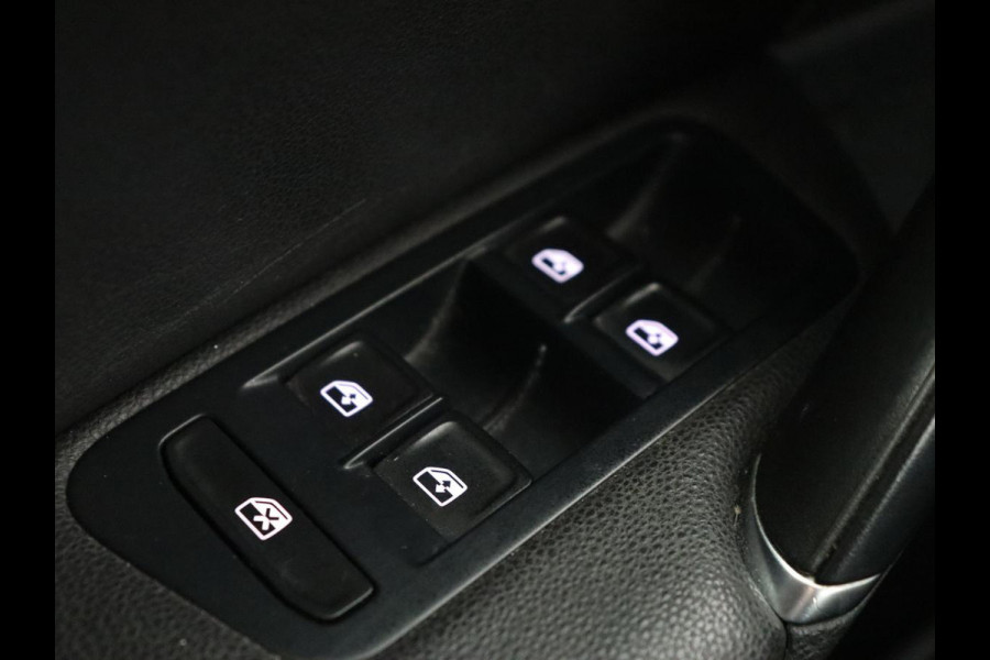 Volkswagen e-Golf e-Golf | Adaptive cruise control | Stoelverwarming | Volleder | Climate control | Active info | Camera | Carplay | Adaptive cruise control | Lane assist