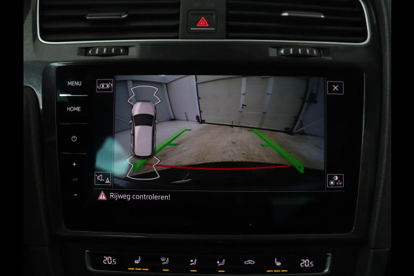 Volkswagen e-Golf e-Golf | Adaptive cruise control | Stoelverwarming | Volleder | Climate control | Active info | Camera | Carplay | Adaptive cruise control | Lane assist