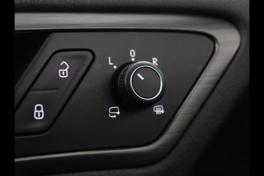 Volkswagen e-Golf e-Golf | Adaptive cruise control | Stoelverwarming | Volleder | Climate control | Active info | Camera | Carplay | Adaptive cruise control | Lane assist