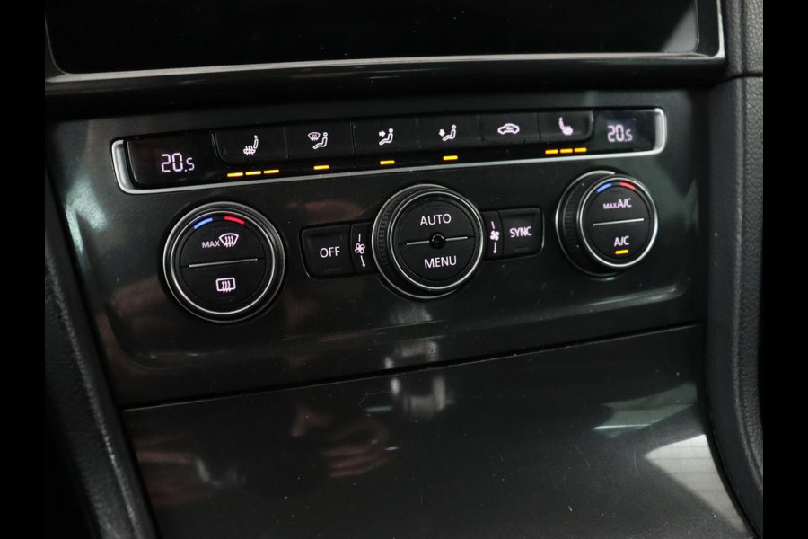 Volkswagen e-Golf e-Golf | Adaptive cruise control | Stoelverwarming | Volleder | Climate control | Active info | Camera | Carplay | Adaptive cruise control | Lane assist