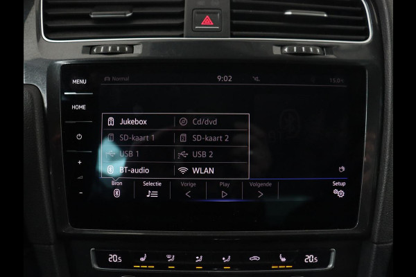 Volkswagen e-Golf e-Golf | Adaptive cruise control | Stoelverwarming | Volleder | Climate control | Active info | Camera | Carplay | Adaptive cruise control | Lane assist