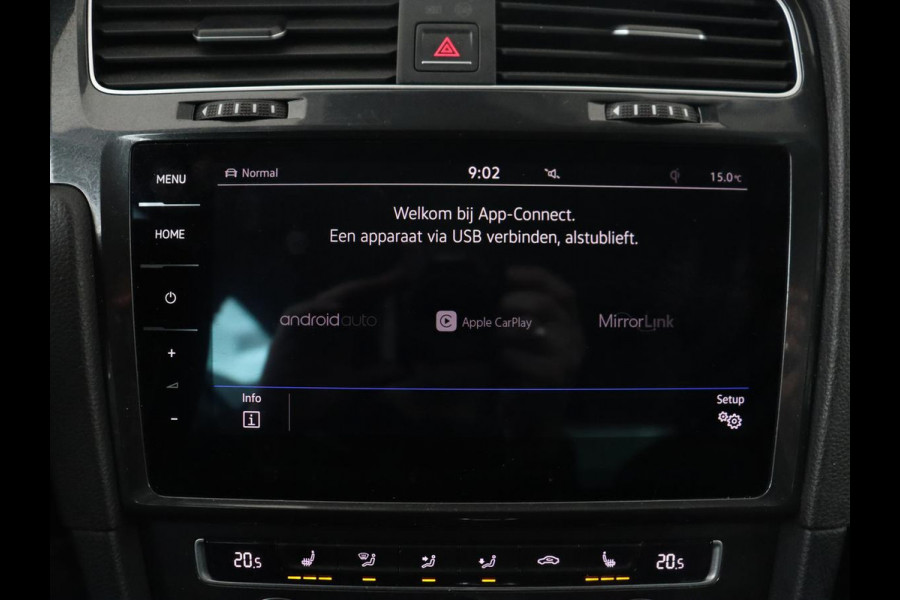 Volkswagen e-Golf e-Golf | Adaptive cruise control | Stoelverwarming | Volleder | Climate control | Active info | Camera | Carplay | Adaptive cruise control | Lane assist