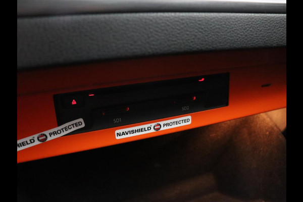 Volkswagen e-Golf e-Golf | Adaptive cruise control | Stoelverwarming | Volleder | Climate control | Active info | Camera | Carplay | Adaptive cruise control | Lane assist