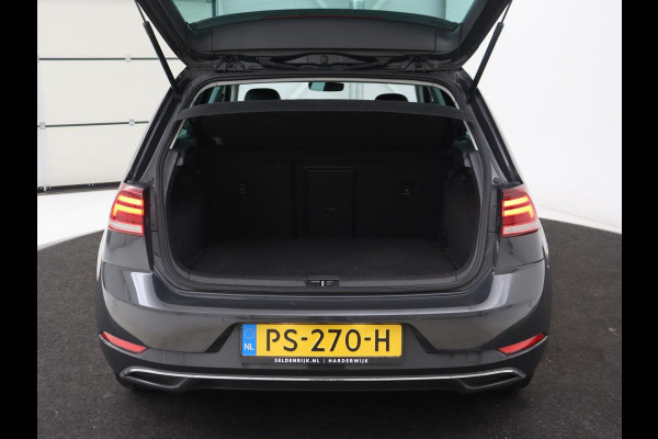 Volkswagen e-Golf e-Golf | Adaptive cruise control | Stoelverwarming | Volleder | Climate control | Active info | Camera | Carplay | Adaptive cruise control | Lane assist