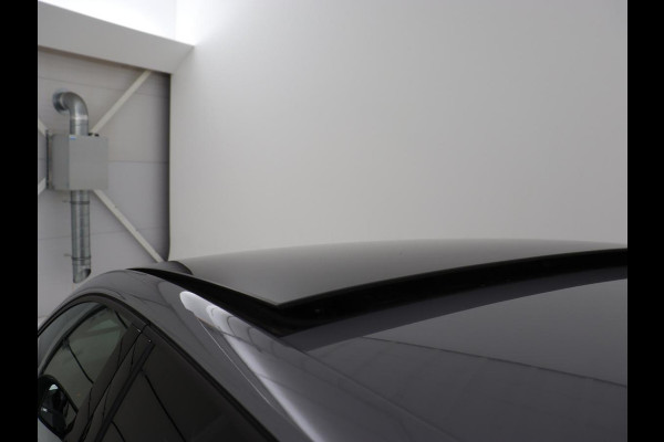 Volkswagen Golf 1.4 eHybrid GTE | Panoramadak | Sfeerverlichting | Carplay | Stoelverwarming | Camera | Adaptive cruise | Navigatie | Sportstoelen | Digital Cockpit | PHEV | Plug In