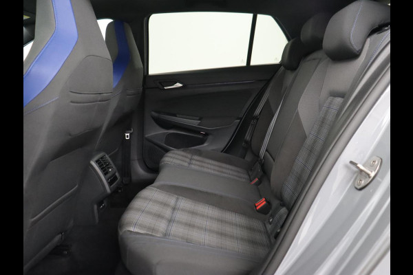 Volkswagen Golf 1.4 eHybrid GTE | Panoramadak | Sfeerverlichting | Carplay | Stoelverwarming | Camera | Adaptive cruise | Navigatie | Sportstoelen | Digital Cockpit | PHEV | Plug In