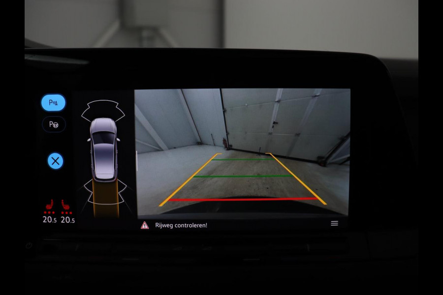 Volkswagen Golf 1.4 eHybrid GTE | Panoramadak | Sfeerverlichting | Carplay | Stoelverwarming | Camera | Adaptive cruise | Navigatie | Sportstoelen | Digital Cockpit | PHEV | Plug In