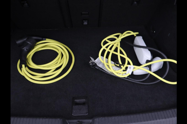 Volkswagen Golf 1.4 eHybrid GTE | Panoramadak | Sfeerverlichting | Carplay | Stoelverwarming | Camera | Adaptive cruise | Navigatie | Sportstoelen | Digital Cockpit | PHEV | Plug In