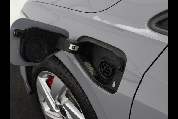 Volkswagen Golf 1.4 eHybrid GTE | Panoramadak | Sfeerverlichting | Carplay | Stoelverwarming | Camera | Adaptive cruise | Navigatie | Sportstoelen | Digital Cockpit | PHEV | Plug In