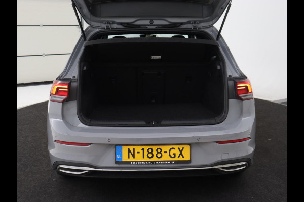 Volkswagen Golf 1.4 eHybrid GTE | Panoramadak | Sfeerverlichting | Carplay | Stoelverwarming | Camera | Adaptive cruise | Navigatie | Sportstoelen | Digital Cockpit | PHEV | Plug In