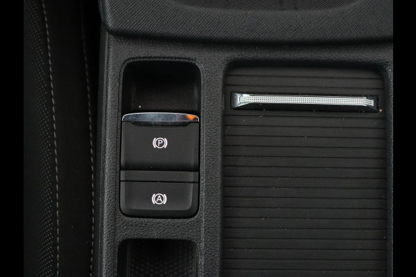 Škoda Octavia 1.0 e-TSI Sport | Trekhaak | Carplay | Navigatie | Sportstoelen | Sfeerverlichting | Full LED | Parkeerhulp | Climate control | Verwarmde voorruit