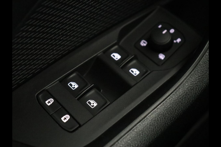 Škoda Octavia 1.0 e-TSI Sport | Trekhaak | Carplay | Navigatie | Sportstoelen | Sfeerverlichting | Full LED | Parkeerhulp | Climate control | Verwarmde voorruit