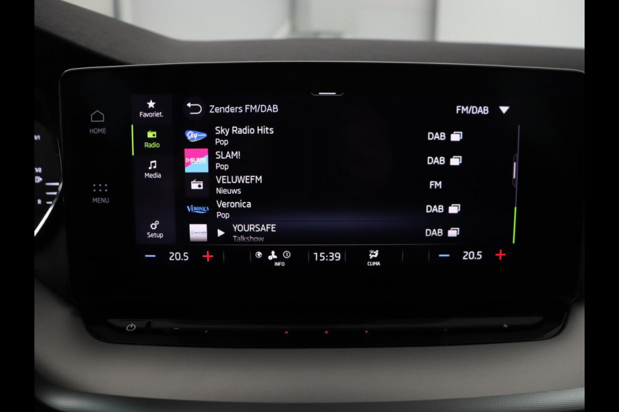 Škoda Octavia 1.0 e-TSI Sport | Trekhaak | Carplay | Navigatie | Sportstoelen | Sfeerverlichting | Full LED | Parkeerhulp | Climate control | Verwarmde voorruit