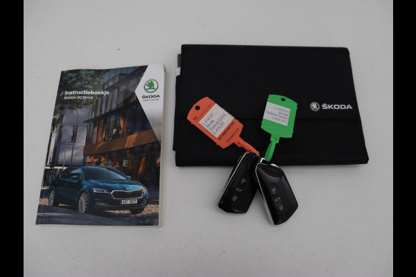 Škoda Octavia 1.0 e-TSI Sport | Trekhaak | Carplay | Navigatie | Sportstoelen | Sfeerverlichting | Full LED | Parkeerhulp | Climate control | Verwarmde voorruit