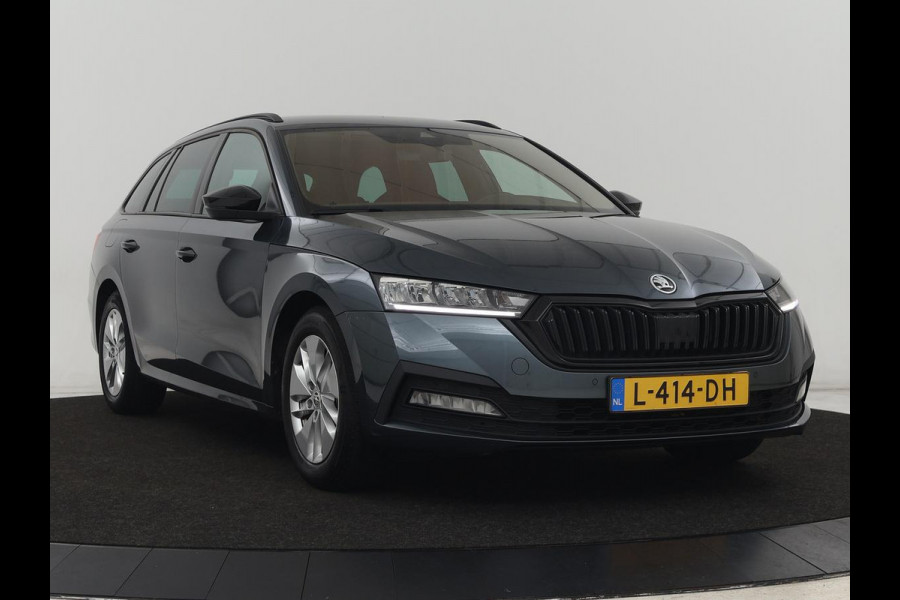 Škoda Octavia 1.0 e-TSI Sport | Trekhaak | Carplay | Navigatie | Sportstoelen | Sfeerverlichting | Full LED | Parkeerhulp | Climate control | Verwarmde voorruit