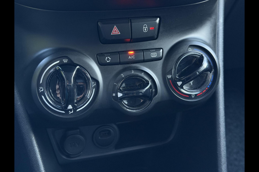 Peugeot 208 1.2 PureTech Signature Navi,Airco,Cruise,PDC,N.A.P,Dealer Onderhouden,APK tot 04-2026