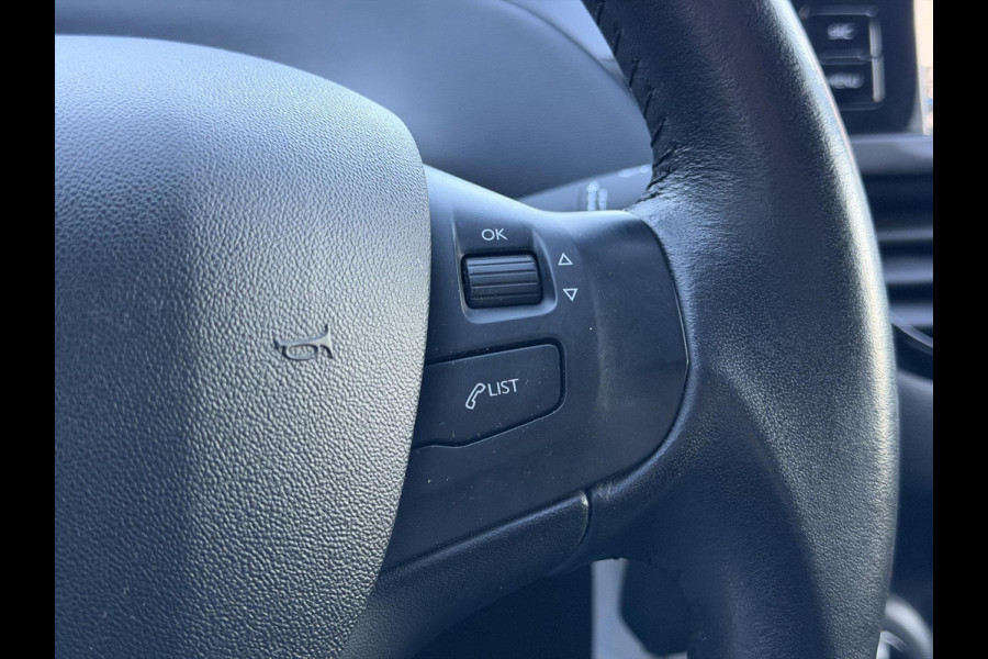 Peugeot 208 1.2 PureTech Signature Navi,Airco,Cruise,PDC,N.A.P,Dealer Onderhouden,APK tot 04-2026