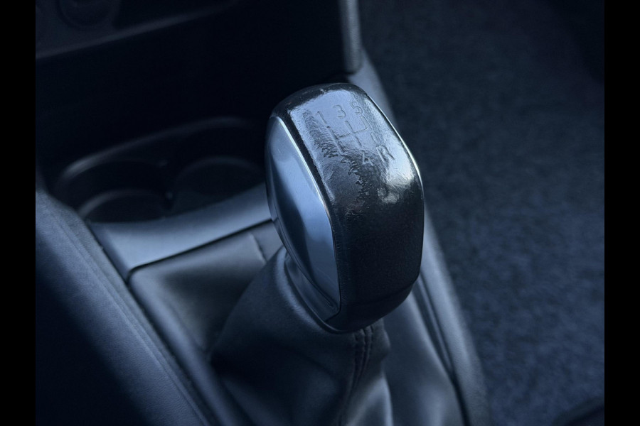 Peugeot 208 1.2 PureTech Signature Navi,Airco,Cruise,PDC,N.A.P,Dealer Onderhouden,APK tot 04-2026