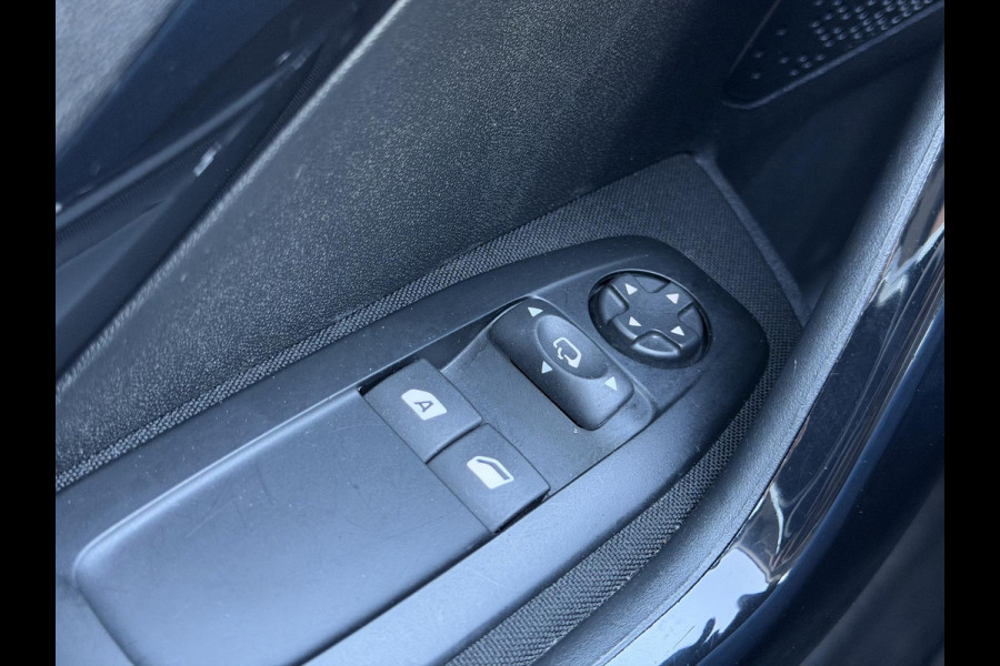 Peugeot 208 1.2 PureTech Signature Navi,Airco,Cruise,PDC,N.A.P,Dealer Onderhouden,APK tot 04-2026