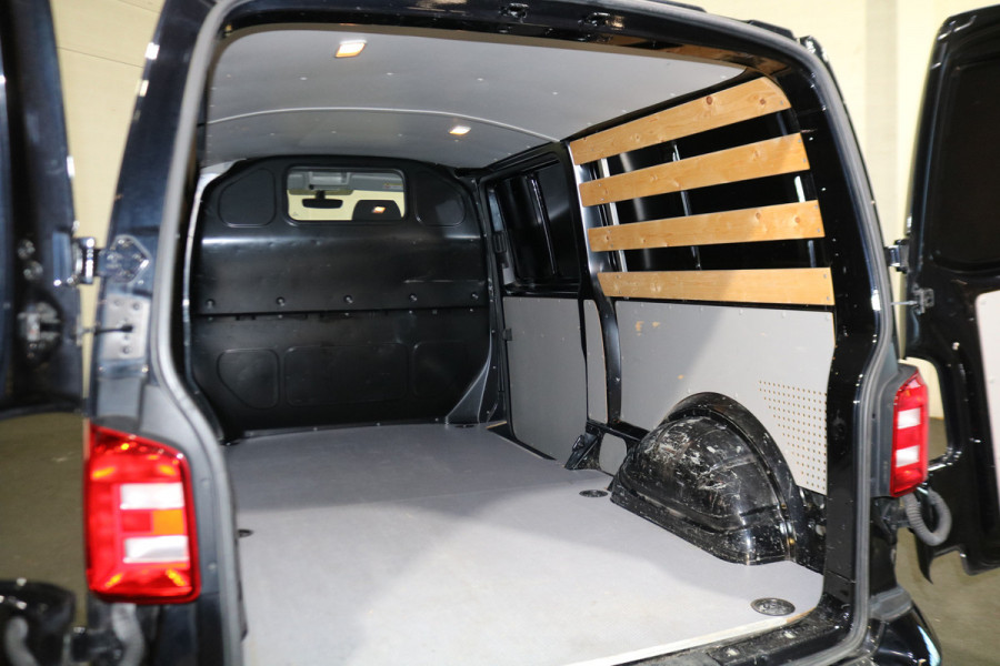 Volkswagen Transporter 2.0 TDI L2 H1 150pk Airco Navigatie