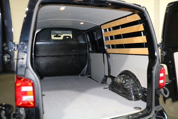 Volkswagen Transporter 2.0 TDI L2 H1 150pk Airco Navigatie