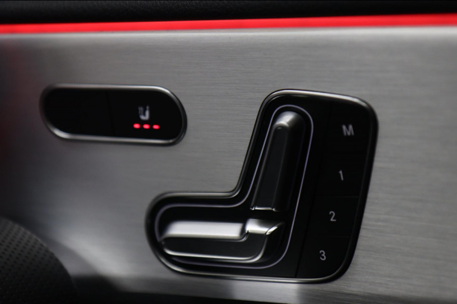 Mercedes-Benz A-Klasse 220 AMG Pano/Memory/Burm/Sfeer/Camera/Carplay/BOMVOL