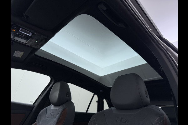 Volkswagen ID.4 Max 77kWh SOH 90% Warmtepomp Ergo Comfort Stoelen Trekhaak 360°Camera Panoramadak Adap.Cruise Navi Ecc Apple Carplay Android Aut Memory Stoel+Stuurverwarming Lmv 21" DAB Elek.Stoelen+Achterklep Voorruitverwarming Matrix Led Origineel Nederlandse Super Compleet! Auto Nieuwprijs  €57.932,-