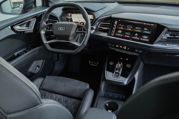Audi Q4 e-tron Quattro / 2x S-line/ Adaptive Cruise Control/ Head-Up Display/ Sportonderstel/