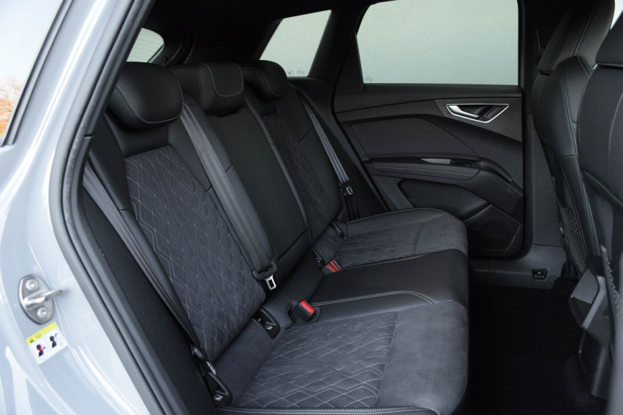 Audi Q4 e-tron Quattro / 2x S-line/ Adaptive Cruise Control/ Head-Up Display/ Sportonderstel/