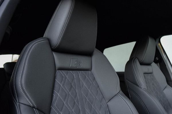 Audi Q4 e-tron Quattro / 2x S-line/ Adaptive Cruise Control/ Head-Up Display/ Sportonderstel/