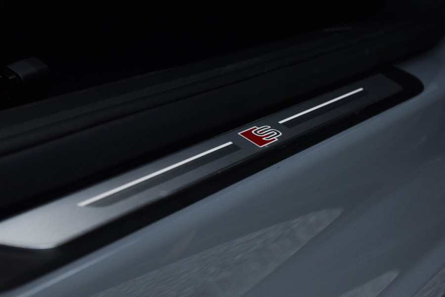 Audi Q4 e-tron Quattro / 2x S-line/ Adaptive Cruise Control/ Head-Up Display/ Sportonderstel/