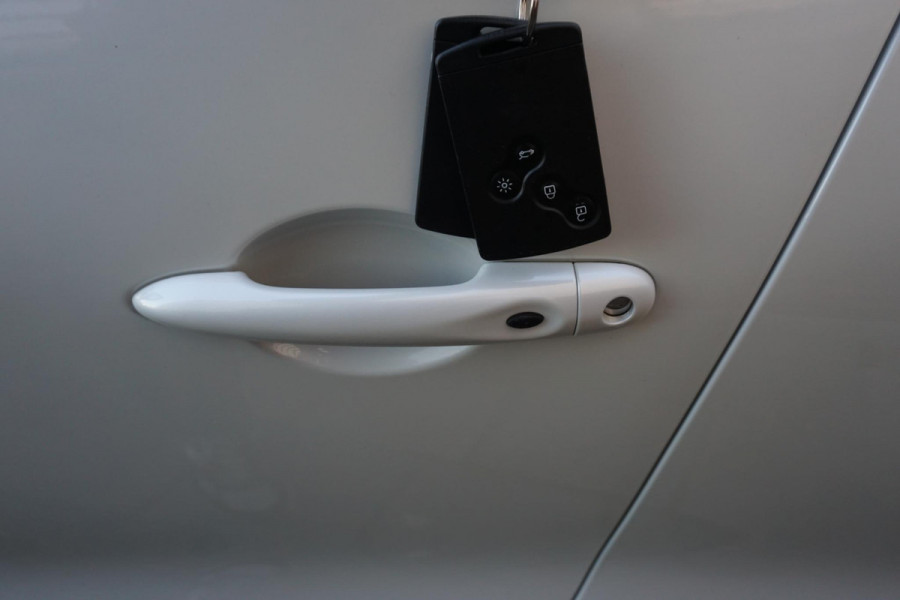 Renault Clio Estate 0.9 TCe Intens/Camera/Parkeerassistent/Metalliclak /Dealeronderhouden.