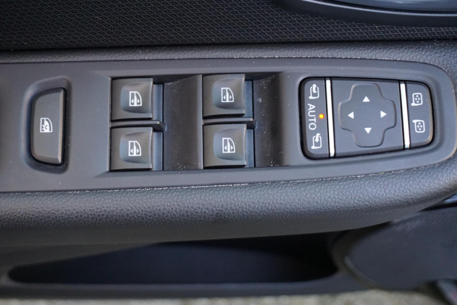 Renault Clio Estate 0.9 TCe Intens/Camera/Parkeerassistent/Metalliclak /Dealeronderhouden.