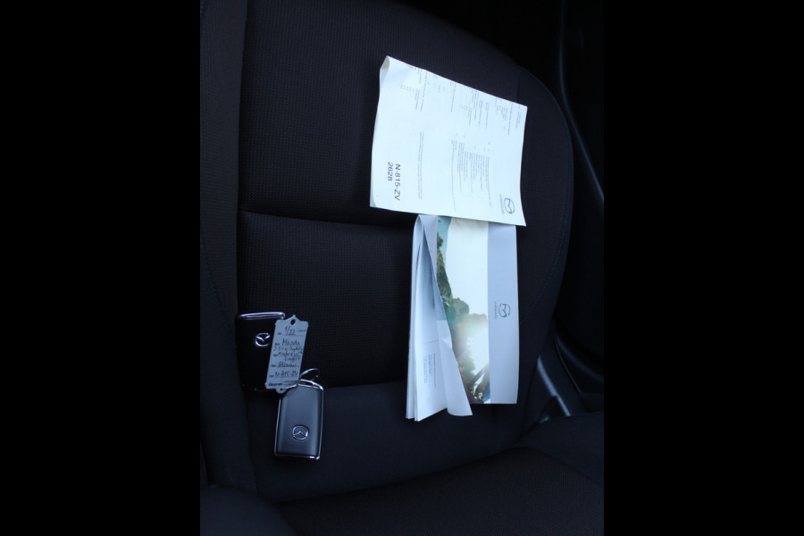 Mazda 3 2.0 e-SkyActiv-G M Hybrid 122 Comfort CLIMATE | CARPLAY | CAMERA | DAB | LED | TREKHAAK | HEAD-UP | STOEL/STUURVERW | LMV | ADAP