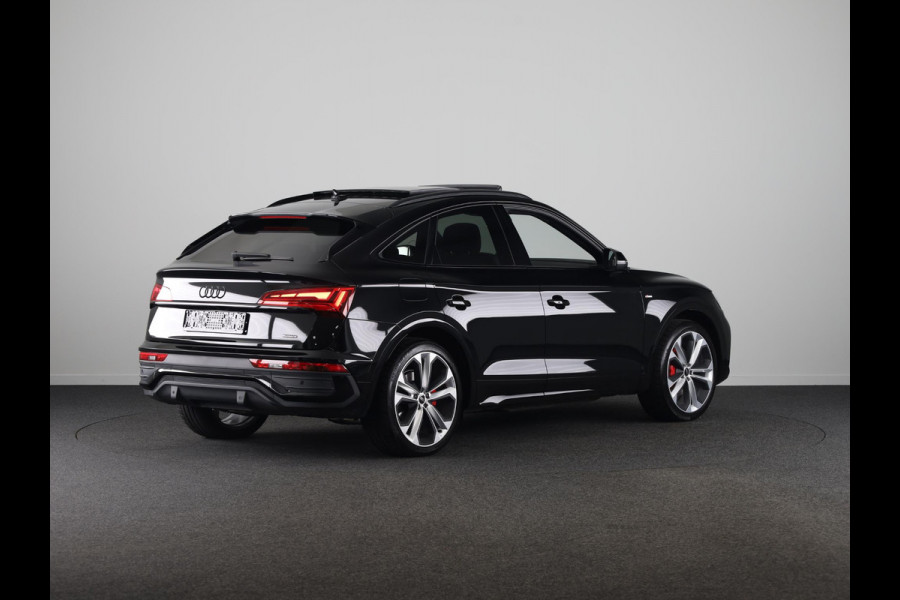 Audi Q5 Sportback 55 TFSI e S edition Competition 367pk | Panoramdak | Head Up Display | Luchtvering | B&O Audio | Verwarmbare voorstoelen | Trekhaak