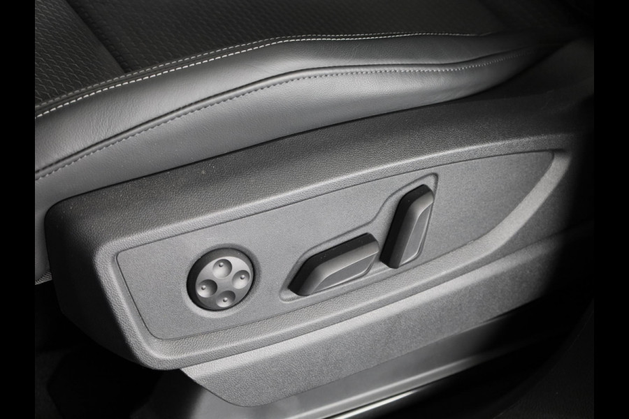 Audi Q5 Sportback 55 TFSI e S edition Competition 367pk | Panoramdak | Head Up Display | Luchtvering | B&O Audio | Verwarmbare voorstoelen | Trekhaak