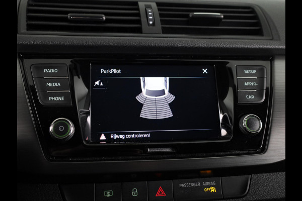 Škoda Fabia Combi 1.0 TSI Business Edition 95 pk | Navigatie via App | Parkeersensoren achter | Airco | Cruise control | Apple Carplay/Android Auto |