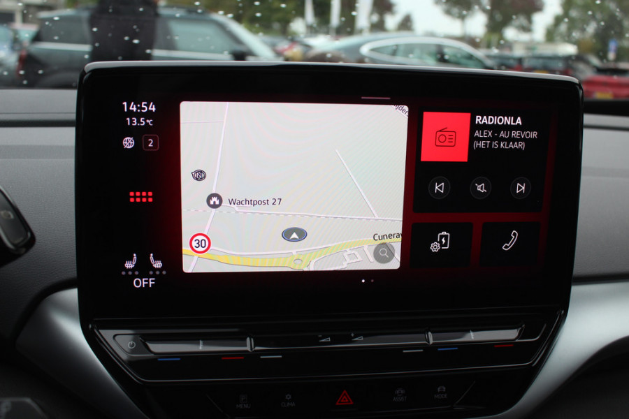 Volkswagen ID.4 First Max 77 kWh / SOH 90,4% / Full option! / Trekhaak / Panoramadak / Camera / Head-up / Keyless / 21'' / ACC / Dodehoek / Elektr. stoelen / Massage / Navigatie / Stuurverwarming