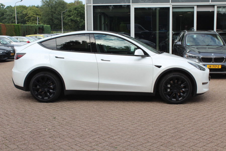 Tesla Model Y Performance AWD 75 kWh / Trekhaak / Autopilot / Panoramadak / Camera / 21'' / Keyless / Leder / Dodehoek / Navigatie / Stoelverwarming