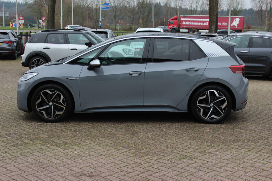 Volkswagen ID.3 First Plus 58 kWh / Trekhaak / Camera / Keyless / Matrix LED / Interieurvoorverwarming / 19'' / DAB / Navigatie / ACC