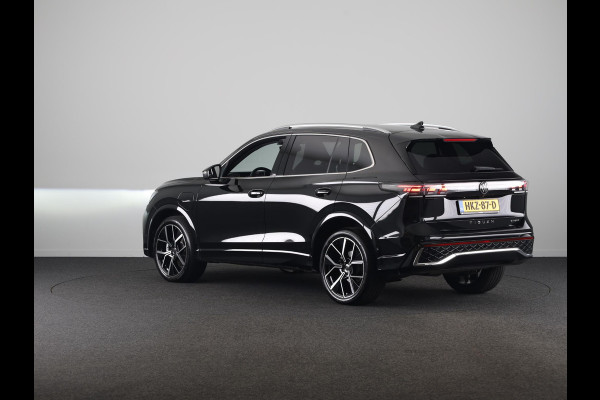 Volkswagen Tiguan 1.5 eHybrid R-Line Edition 204 pk Automaat (DSG) | Verlengde garantie | Navigatie | Parkeersensoren (Park assist) | Achteruitrijcamera | R-Line |