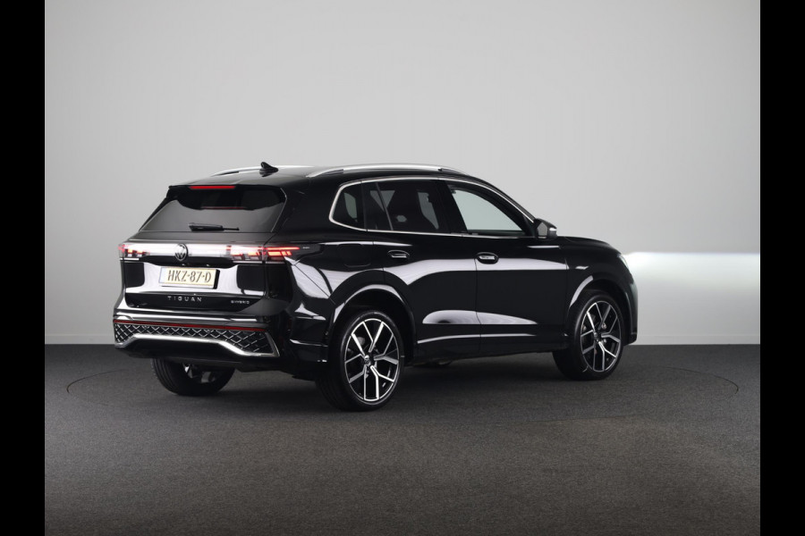 Volkswagen Tiguan 1.5 eHybrid R-Line Edition 204 pk Automaat (DSG) | Verlengde garantie | Navigatie | Parkeersensoren (Park assist) | Achteruitrijcamera | R-Line |