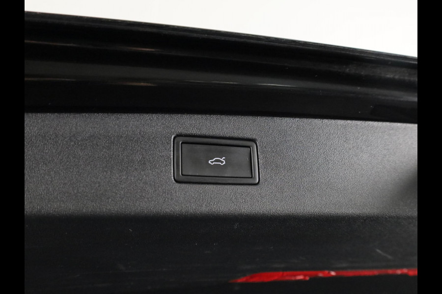 Volkswagen Tiguan 1.5 eHybrid R-Line Edition 204 pk Automaat (DSG) | Verlengde garantie | Navigatie | Parkeersensoren (Park assist) | Achteruitrijcamera | R-Line |