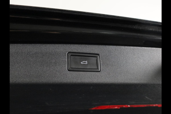 Volkswagen Tiguan 1.5 eHybrid R-Line Edition 204 pk Automaat (DSG) | Verlengde garantie | Navigatie | Parkeersensoren (Park assist) | Achteruitrijcamera | R-Line |