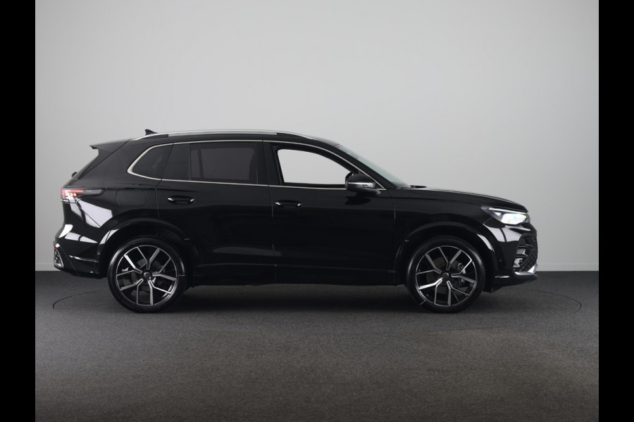 Volkswagen Tiguan 1.5 eHybrid R-Line Edition 204 pk Automaat (DSG) | Verlengde garantie | Navigatie | Parkeersensoren (Park assist) | Achteruitrijcamera | R-Line |