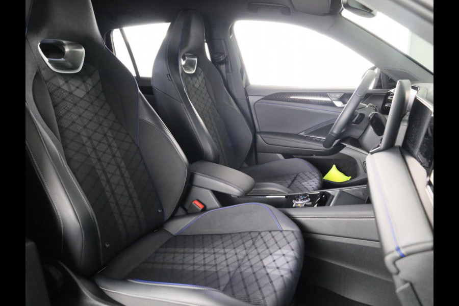 Volkswagen Tiguan 1.5 eHybrid R-Line Edition 204 pk Automaat (DSG) | Verlengde garantie | Navigatie | Parkeersensoren (Park assist) | Achteruitrijcamera | R-Line |