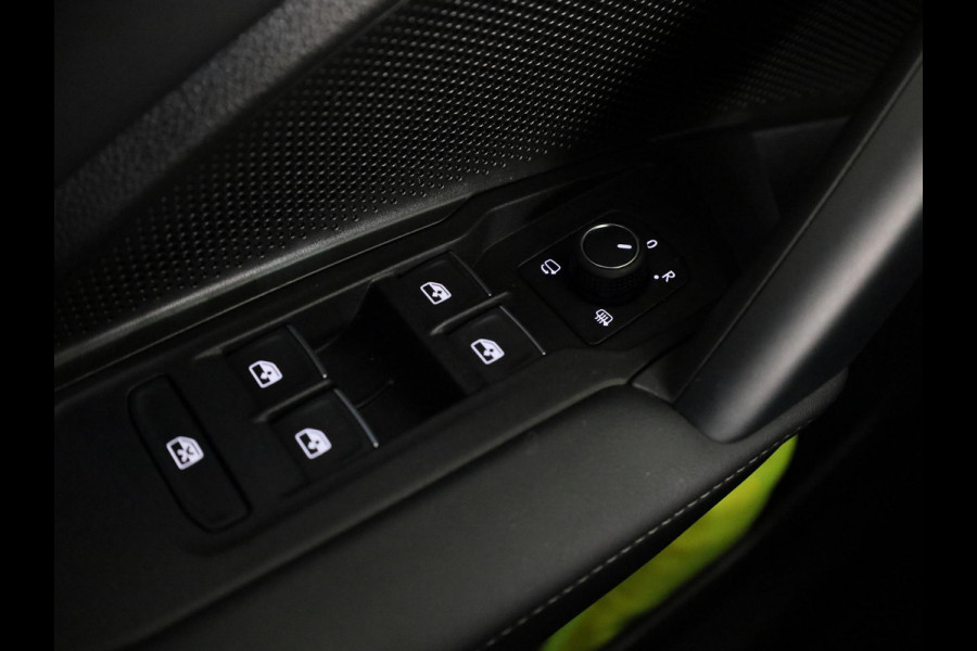 Volkswagen Tiguan 1.5 eHybrid R-Line Edition 204 pk Automaat (DSG) | Verlengde garantie | Navigatie | Parkeersensoren (Park assist) | Achteruitrijcamera | R-Line |