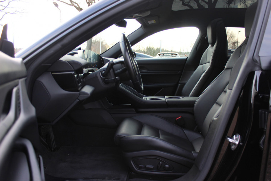 Porsche Taycan Cross Turismo 4 93 kWh / Panoramadak / Camera / Passenger Display / Luchtvering / 20'' / Leder / CarPlay / Matrix LED / Stoelverwarming / DAB / ACC