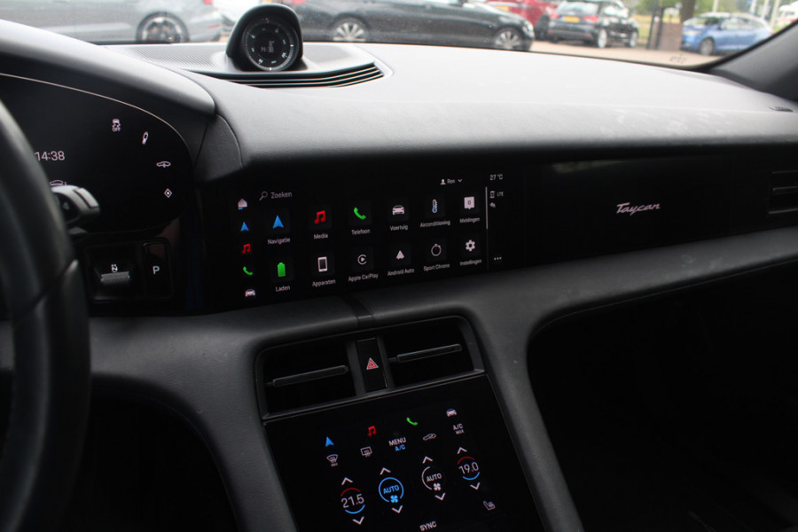 Porsche Taycan Cross Turismo 4 93 kWh / Panoramadak / Camera / Passenger Display / Luchtvering / 20'' / Leder / CarPlay / Matrix LED / Stoelverwarming / DAB / ACC