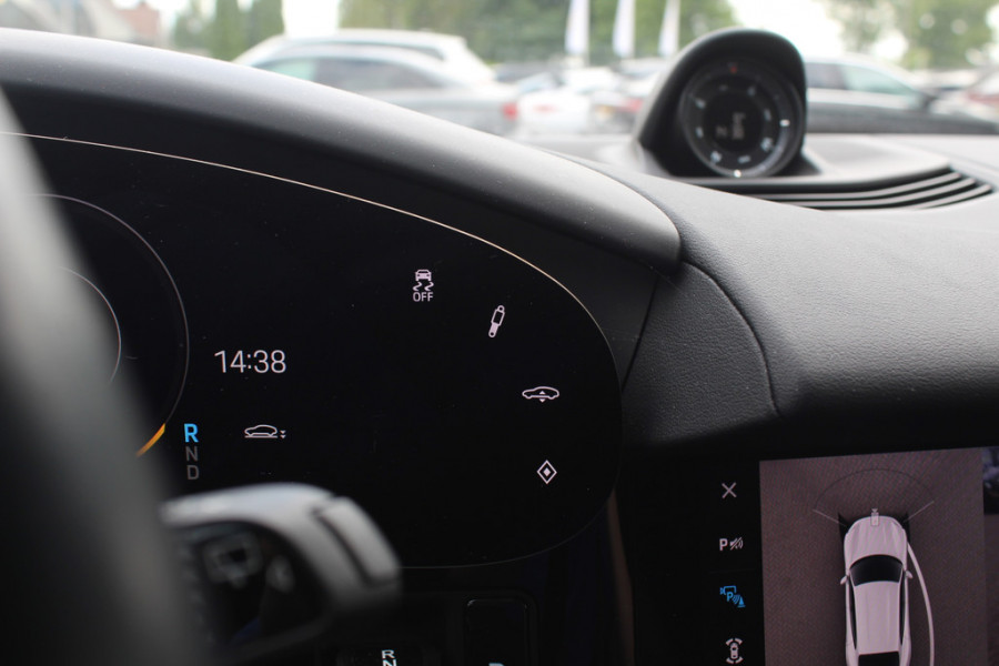 Porsche Taycan Cross Turismo 4 93 kWh / Panoramadak / Camera / Passenger Display / Luchtvering / 20'' / Leder / CarPlay / Matrix LED / Stoelverwarming / DAB / ACC